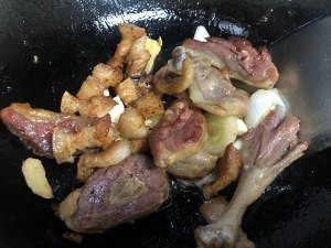 腊鸭腿炖萝卜省着吃的做法