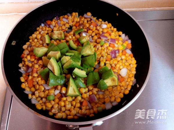 牛油果炒玉米粒