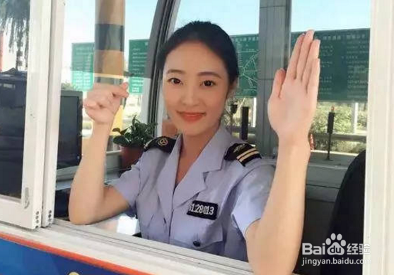 高速收费站的收费员是如何上厕所的?