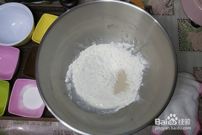 蓝莓果酱小餐包的做法