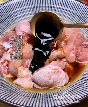 如何自制美味葱油焖鸡?