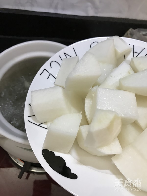 萝卜排骨汤的做法