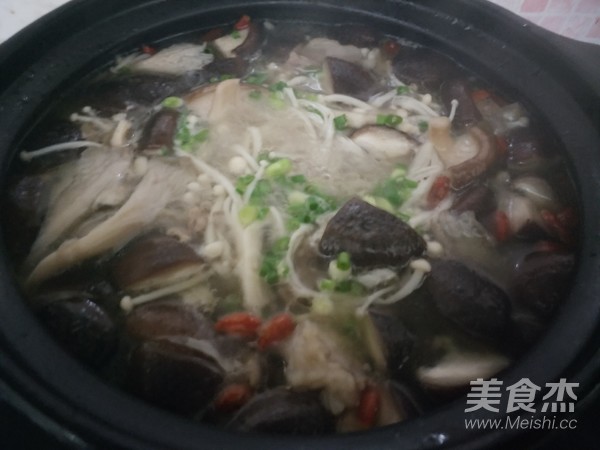 清炖牛肉菌菇汤