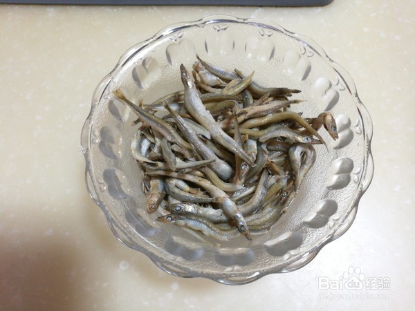 菠菜拌小鱼干