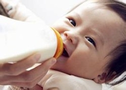 小孩吐奶是什么原因