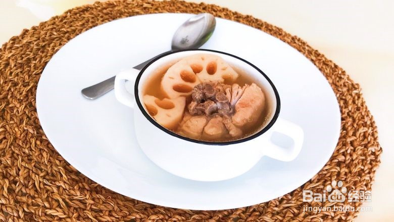 砂锅脊骨鲜藕汤