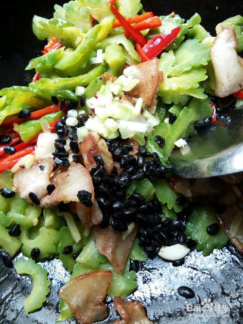 苦瓜炒肉的做法