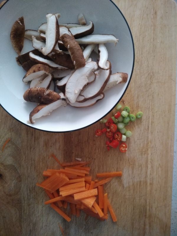 低脂香菇牛肉拌面