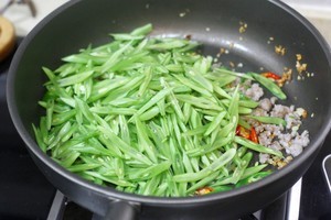 教你做美味的家常小炒四季豆
