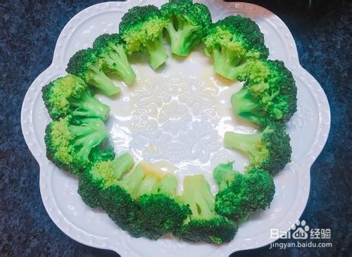 西兰花炒蘑菇的做法