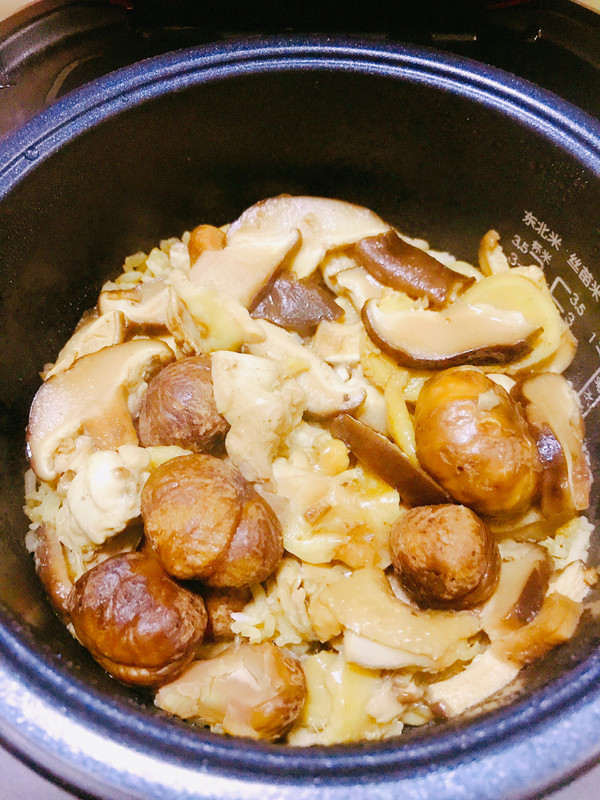 香菇板栗鸡焖饭