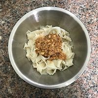 如何制作沙茶酱拌刀削面