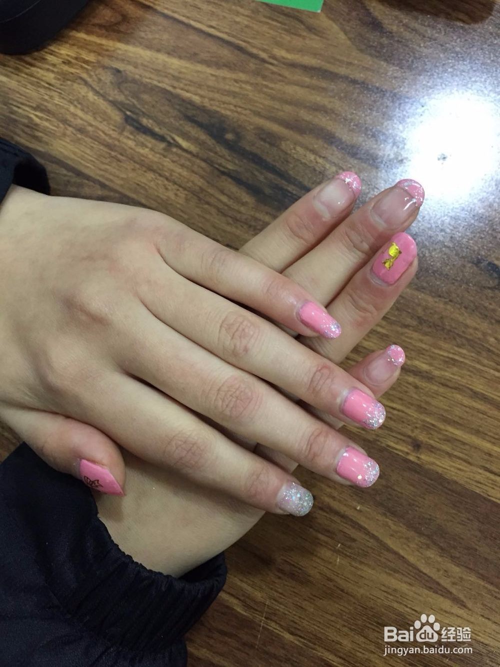 如何自己在家做蔻丹美甲