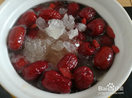 如何煲银耳红枣羹