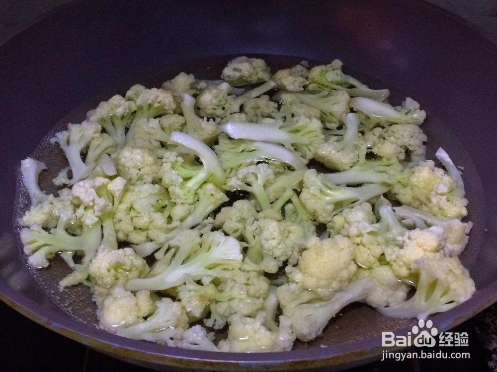 烟熏肉炒花菜的做法