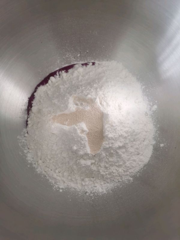 火龙果椰蓉面包