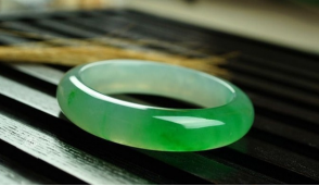 翡翠镯子如何鉴定