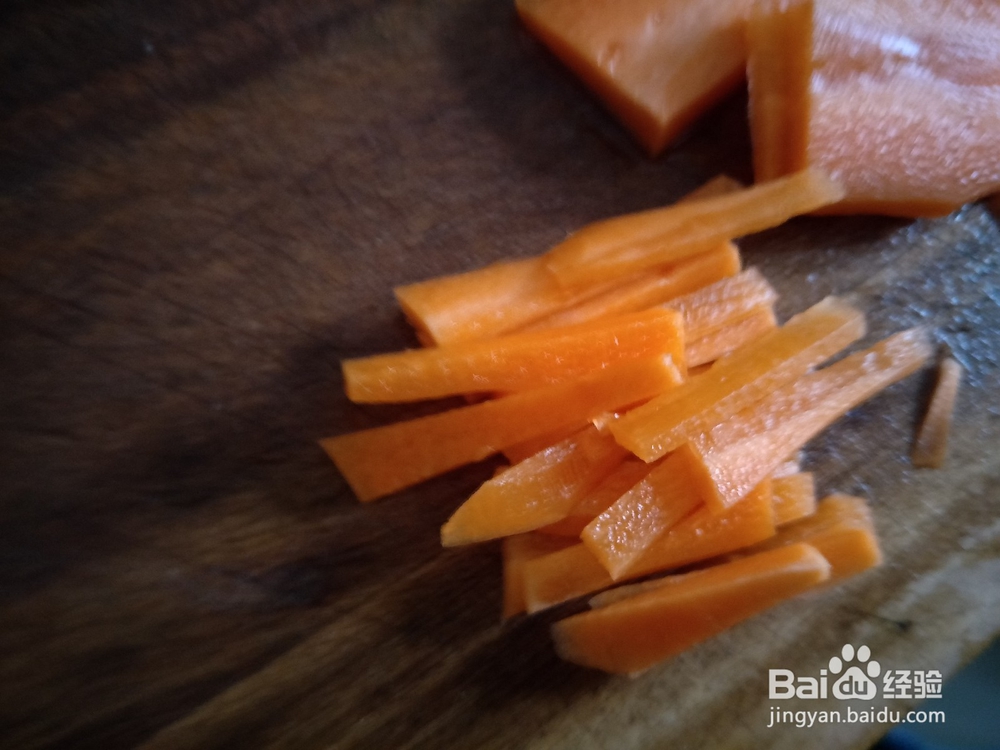 怎么切胡萝卜丁和鸡蛋胡萝卜