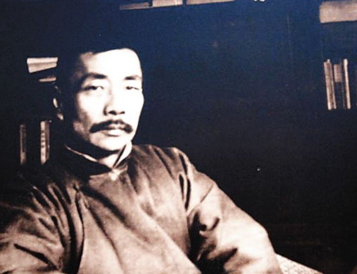 鲁迅外貌描写50字,速度啊