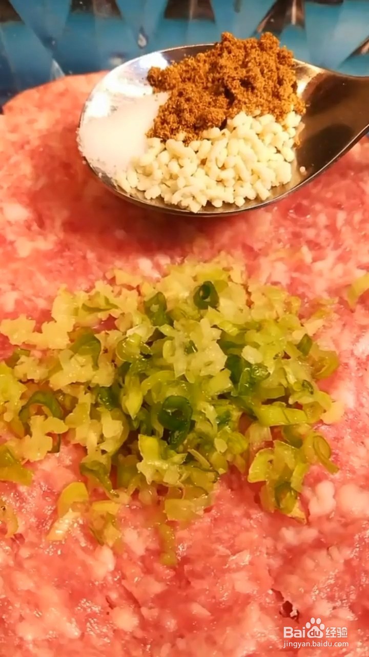 如何制作美食虾扯蛋？