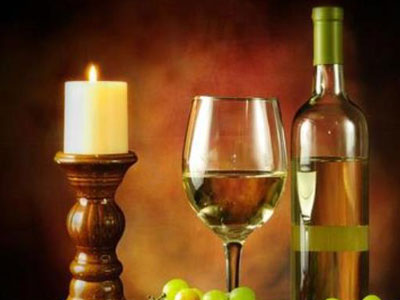 香槟和白葡萄酒的区别是什么