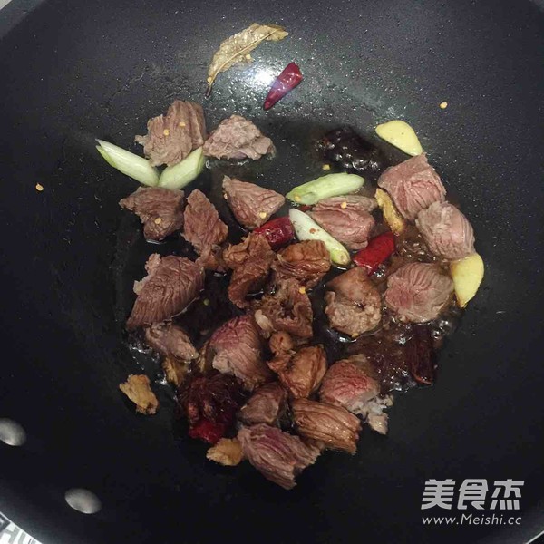 土豆炖牛肉的做法
