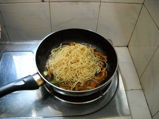 西芹牛肚辣炒面怎么做