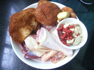 如何快速制作黄芪猴头菇鸡汤