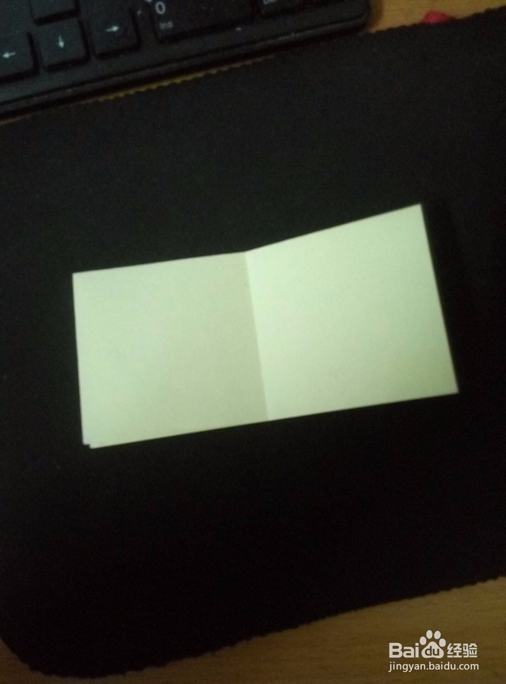 如何快速剪出一朵好看的雪花