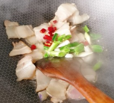 干煸茶树菇的做法