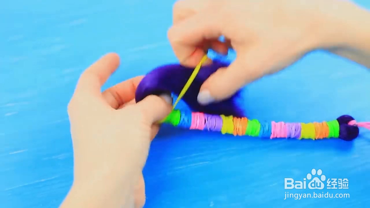皮筋和我们的假发就能制作彩虹刷子