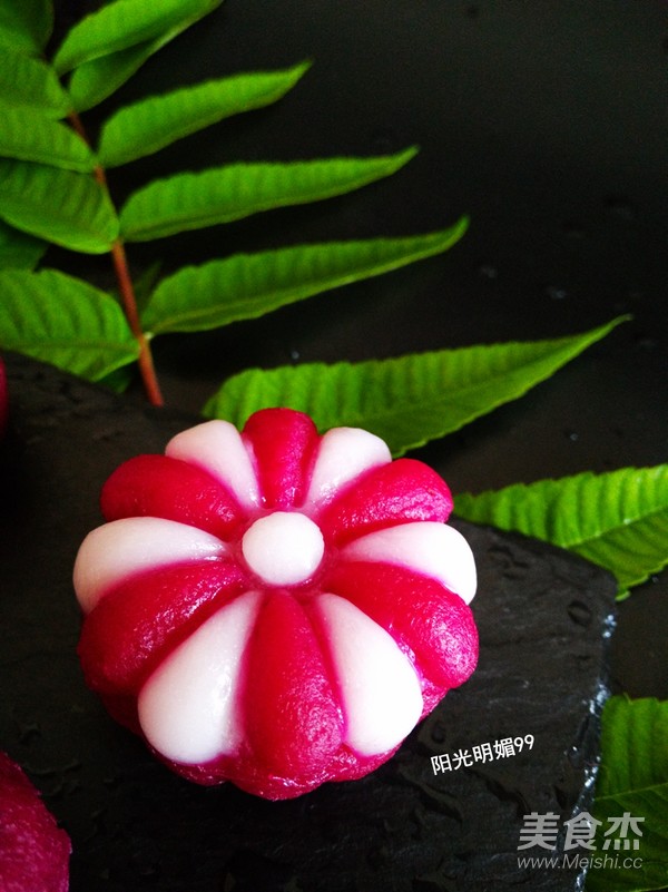 莲蓉花朵和果子