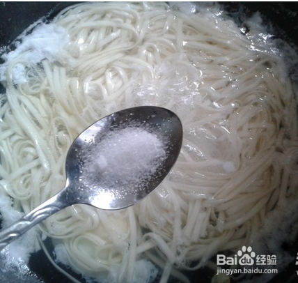 鹌鹑蛋清汤面的做法