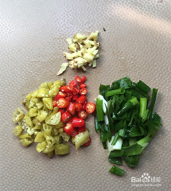 如何自制泡椒榨菜烧鱼腩肉