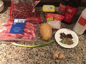 家常土豆炖排骨如何做？