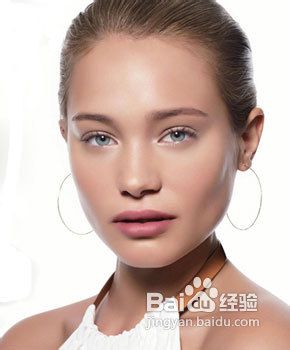 心机面试妆：裸妆上添一笔