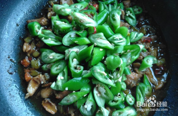 怎么做青椒炒兔肉