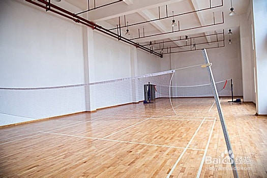 打羽毛球的技巧：高球的技巧