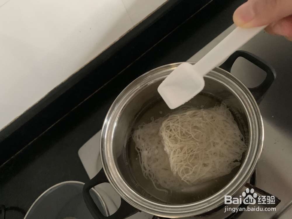 鸡蛋葱花炒米粉的做法