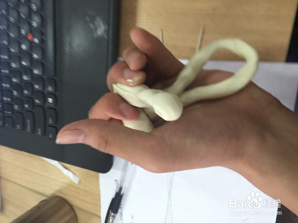 如何用橡皮泥捏手的模型