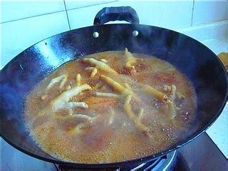 浓汁红烧鸡脚