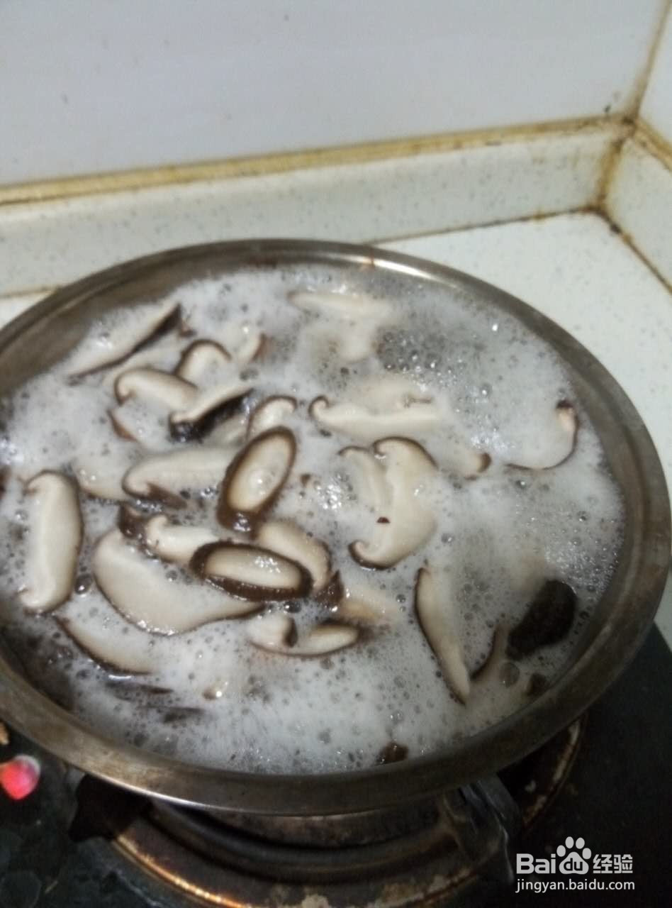 如何炒一盘好吃的香菇
