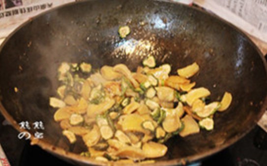 黄瓜钱炒土豆干