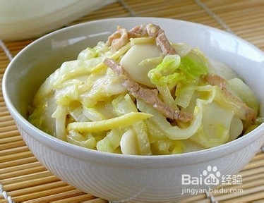 黄芽菜炒年糕的做法