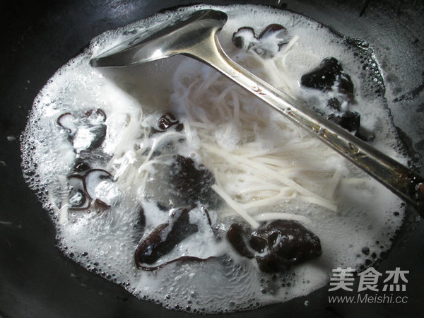 鸡蛋黑木耳汤面