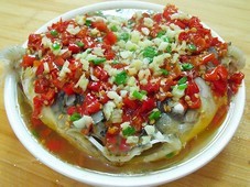 制作剁椒鱼头过程