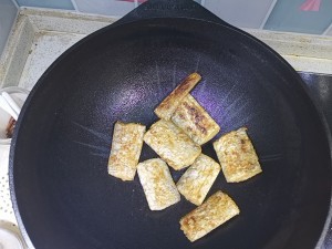 教大家制作超级好做的家常红烧带鱼