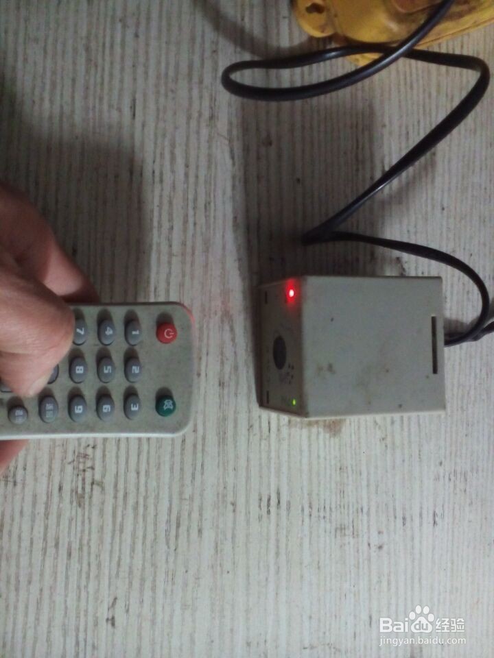 遥控器按键难按的简易维修方法
