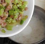 健康养生佳品芹菜粥的做法