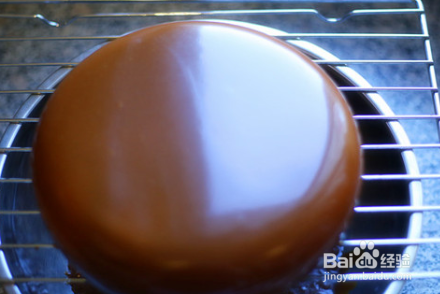 如何做出香气四溢的巧克力慕斯蛋糕？